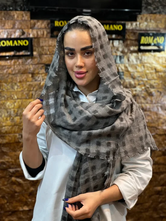 شال کنفی مربعی شال و روسری رومانو