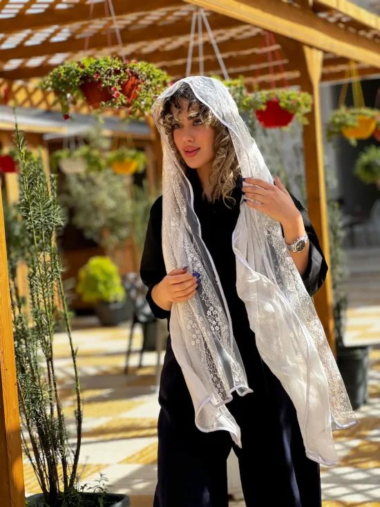 شال زیبای آبنوس