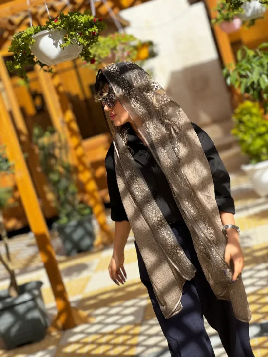 شال زیبای آبنوس